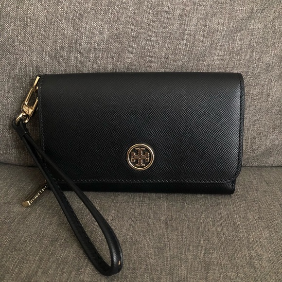 Tory Burch Handbags - Tory Burch Robinson Envelope Wristlet Wallet